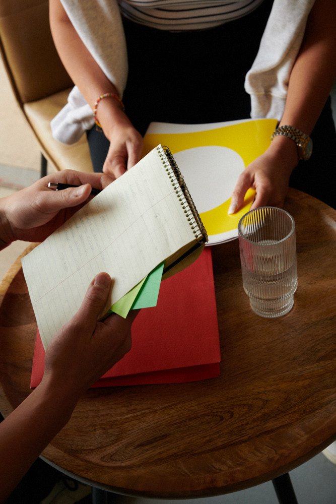 employees-collaborating-with-notebook