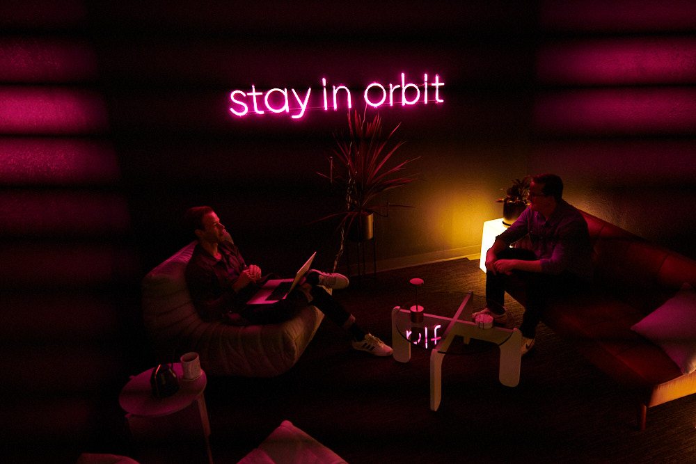 employees-talking-in-dark-lounge