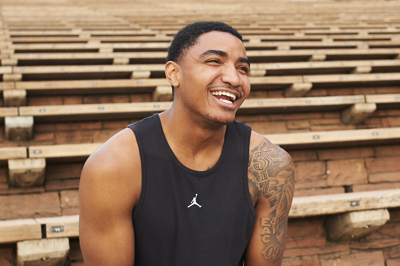 06-athlete-smiling-redrocks