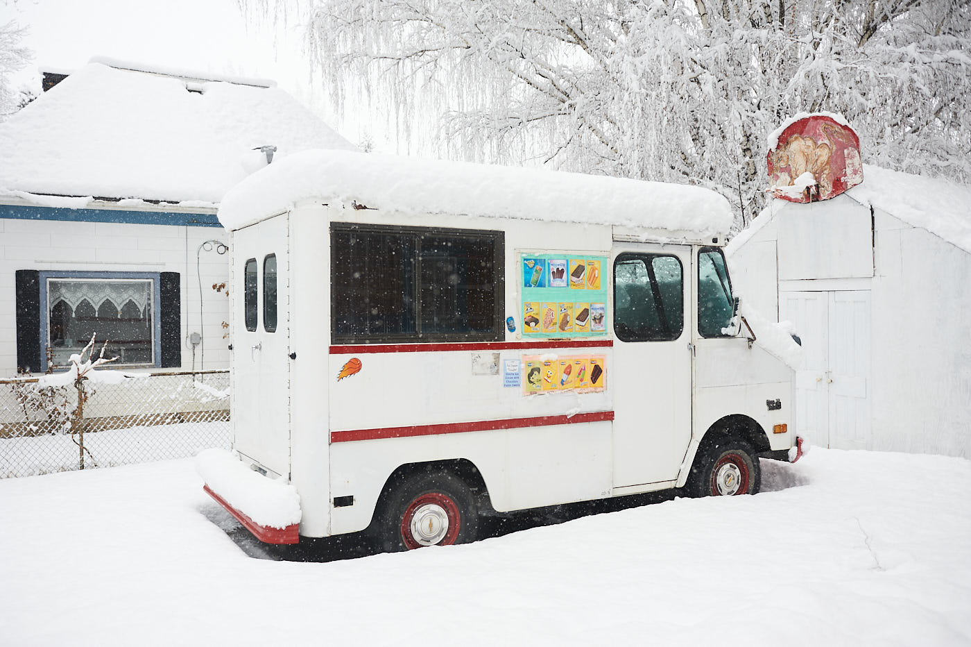 040-winter-ice-cream-truck